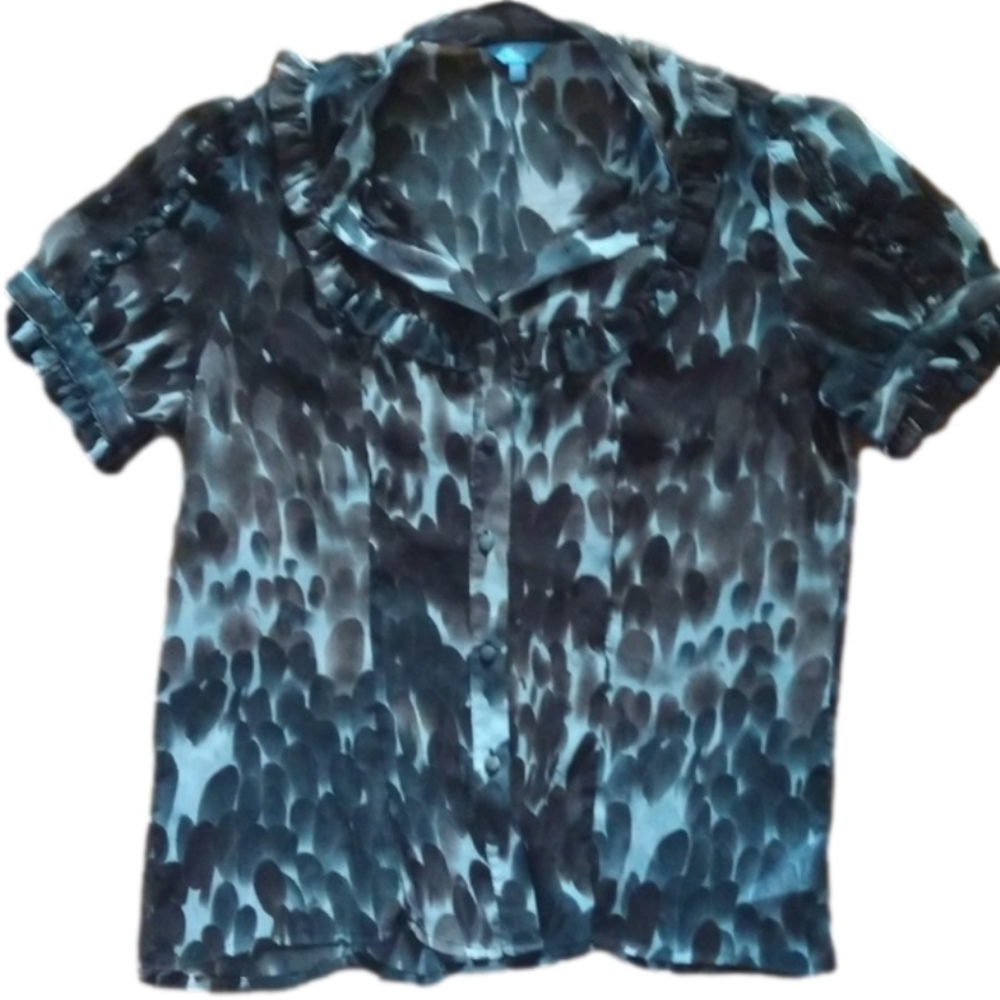 3/$15 DENVER HAYES size med printed button-up blouse